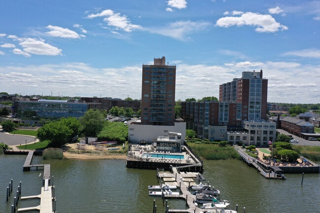 28 Riverside Ave, Unit 2G in Red Bank, NJ - Foto de edificio - Building Photo