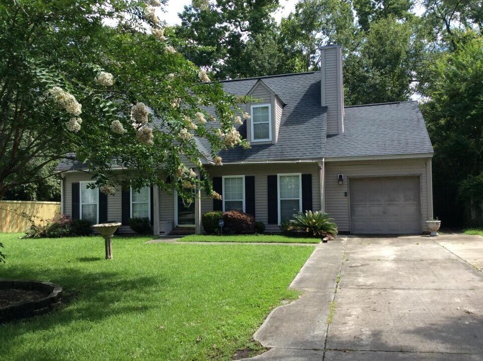 2410 Castlereagh Rd in Charleston, SC - Building Photo