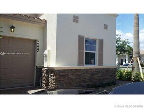 5223 SW 77th Way in Davie, FL - Foto de edificio - Building Photo