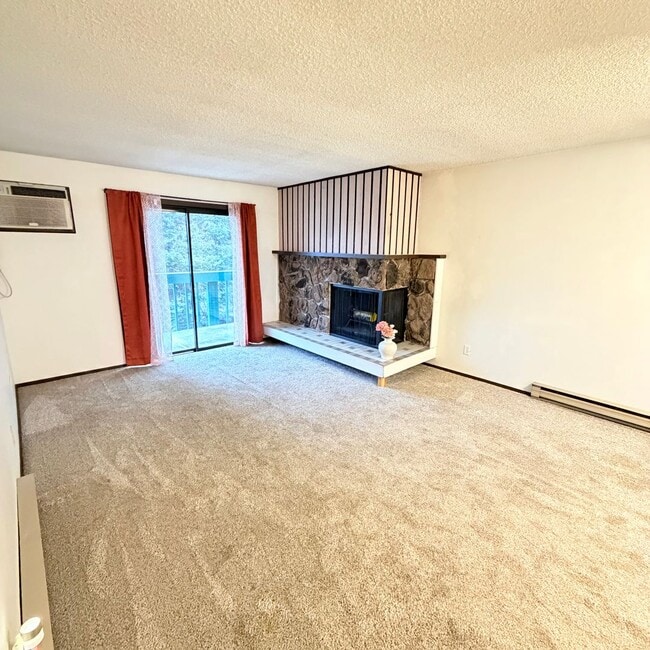 2121 E Upriver Dr in Spokane, WA - Building Photo - Building Photo