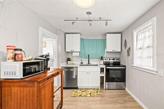 2867 12th Ave N in St. Petersburg, FL - Building Photo - Building Photo