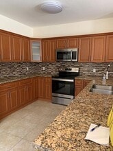 5496 NW 4th St in Miami, FL - Foto de edificio - Building Photo