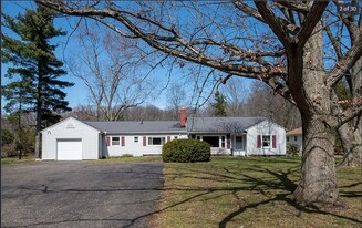 4883 W Streetsboro Rd in Richfield, OH - Building Photo