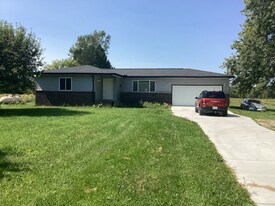 6183 N Webster Rd in Flint, MI - Building Photo