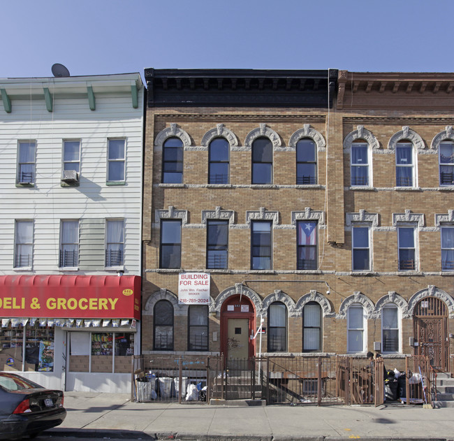 642 Wilson Ave in Brooklyn, NY - Building Photo - Building Photo