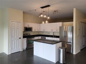 560 Dutch Valley Rd NE in Atlanta, GA - Building Photo - Building Photo