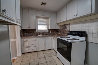 2469 NW 36th Terrace in Oklahoma City, OK - Building Photo - Building Photo