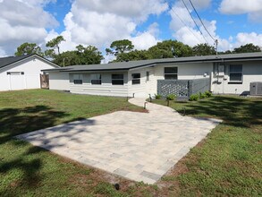 2400 Derbyshire Rd in Maitland, FL - Building Photo - Building Photo
