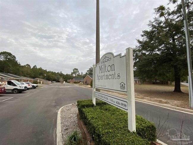 property at 6288 Hamilton Bridge Rd