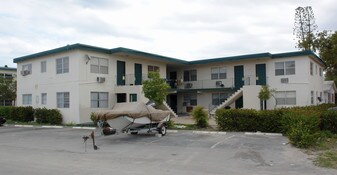 180 SW 8th St in Pompano Beach, FL - Building Photo