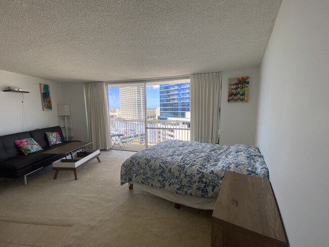750 Amana St in Honolulu, HI - Building Photo - Building Photo