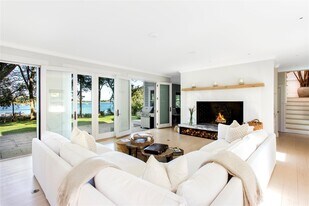 203 Noyack Rd in Southampton, NY - Building Photo