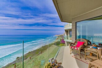239 S Helix Ave in Solana Beach, CA - Building Photo - Building Photo