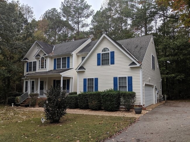 5221 Lippingham Ln in Chester, VA - Building Photo - Building Photo