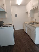 Pacific Gardens Apartments in Hawthorne, CA - Building Photo - Building Photo