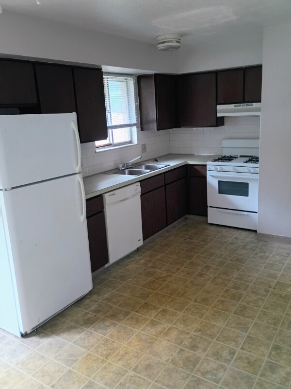 342 Sheraton Dr NW in North Canton, OH - Building Photo - Building Photo