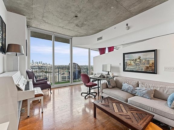 5925 Almeda Rd, Unit 107 in Houston, TX - Foto de edificio - Building Photo