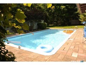 38 Strawberry Ridge Rd in Warren, CT - Building Photo - Building Photo