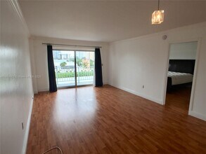1025 Alton Rd in Miami Beach, FL - Building Photo - Building Photo
