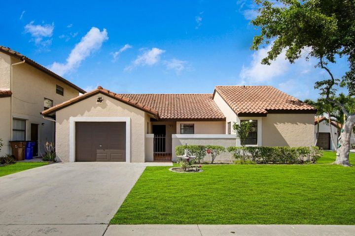 45 Columbia Ct in Deerfield Beach, FL - Building Photo