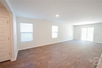 432 Coconut Dr in Bloomingdale, GA - Foto de edificio - Building Photo