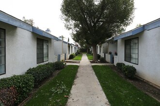 Blue Ridge in Bakersfield, CA - Foto de edificio - Building Photo