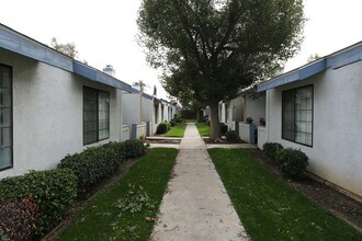 Blue Ridge in Bakersfield, CA - Building Photo - Building Photo