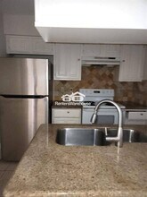 2110 Wilcrest Dr in Houston, TX - Building Photo - Building Photo