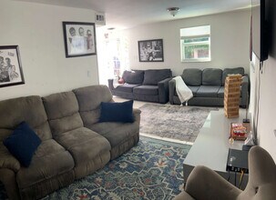 712 SW 7th Terrace in Hallandale Beach, FL - Building Photo - Building Photo