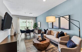 2225 N Harwood St in Dallas, TX - Building Photo