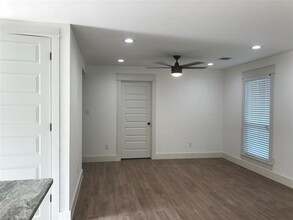 2122 N Grand Blvd in Pearland, TX - Building Photo - Building Photo