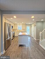 1640 Fieldthorn Dr in Reston, VA - Building Photo