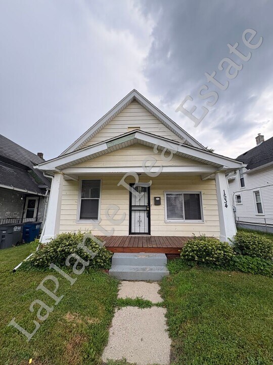 1534 Pinewood Ave in Toledo, OH - Building Photo
