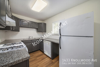 1433 Knollwood Ave in Kalamazoo, MI - Building Photo - Building Photo