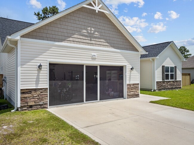 251 Breakwater Dr in Sneads Ferry, NC - Building Photo - Building Photo