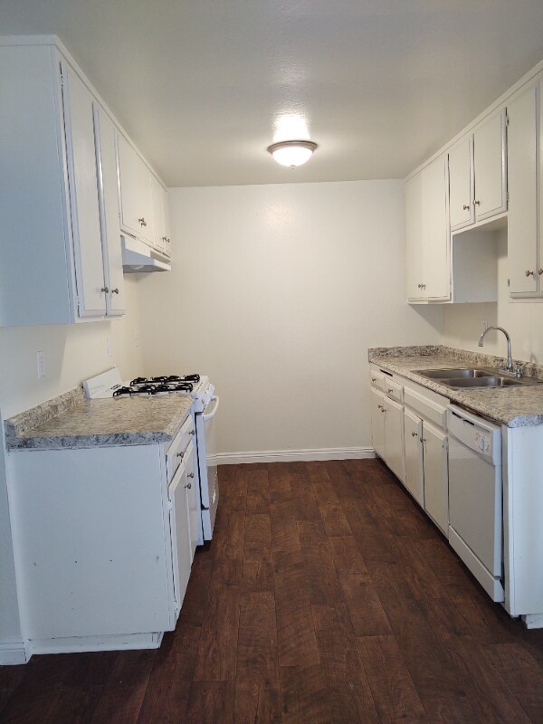 2221 E Lenita Ln-Unit -9 in Santa Ana, CA - Building Photo - Building Photo