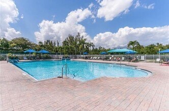 1120 Papaya St in Hollywood, FL - Building Photo - Building Photo
