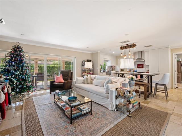 6300 SW 48th St in Miami, FL - Foto de edificio - Building Photo