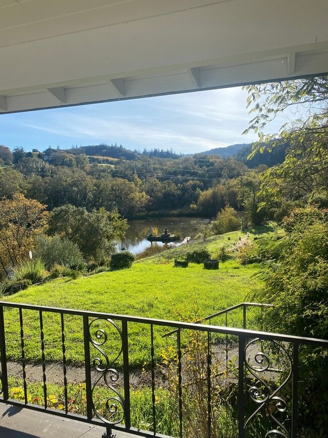 250 Theresa Dr in Cloverdale, CA - Building Photo - Building Photo