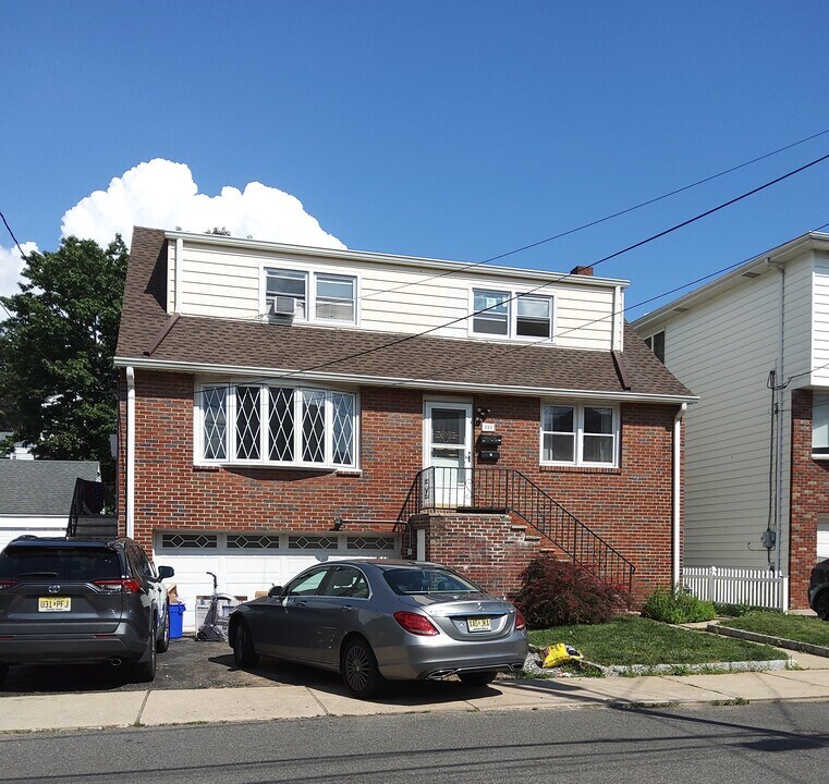 800 Glen Rd, Unit 2 in Fort Lee, NJ - Building Photo