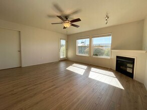 15066 NW Central Dr in Portland, OR - Building Photo - Building Photo