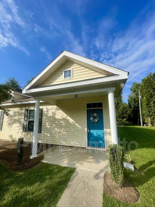 109 Fairview Park Dr in Chapin, SC - Building Photo