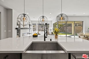 24220 Sterling Ranch Rd in Los Angeles, CA - Building Photo