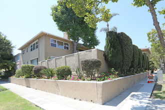 349 S Linden Dr in Beverly Hills, CA - Building Photo - Building Photo