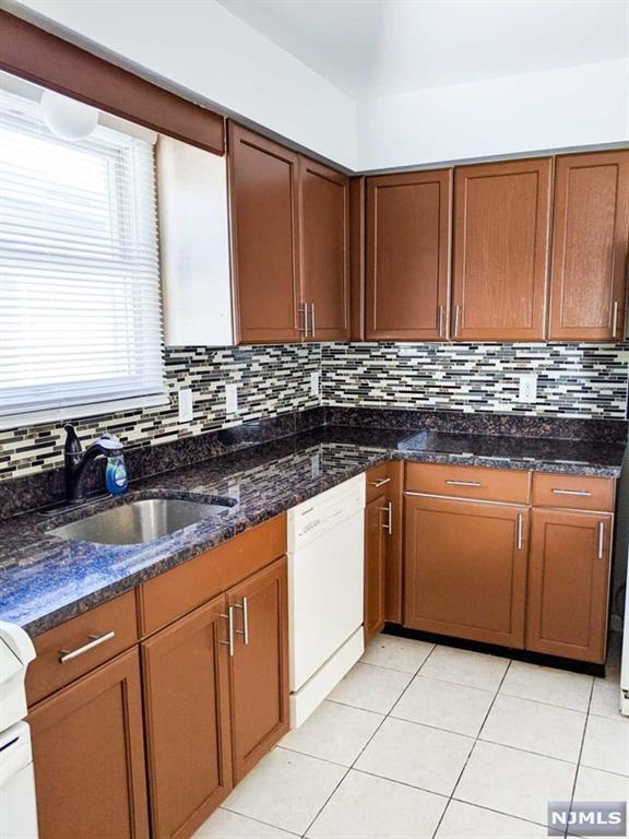 10 Elm Ct, Unit 2 in Bayonne, NJ - Foto de edificio - Building Photo