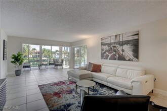 255 Park Shore Dr in Naples, FL - Foto de edificio - Building Photo