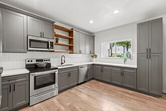 1115 Augusta Dr in Houston, TX - Building Photo - Building Photo