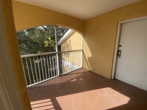 2667 NW 33rd St in Oakland Park, FL - Building Photo - Building Photo