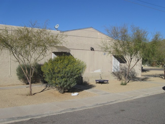 Six on Fifth in Phoenix, AZ - Foto de edificio - Building Photo