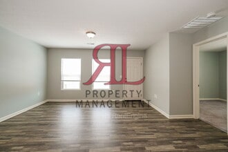 42 Waterman Ave in Commercial Point, OH - Foto de edificio - Building Photo